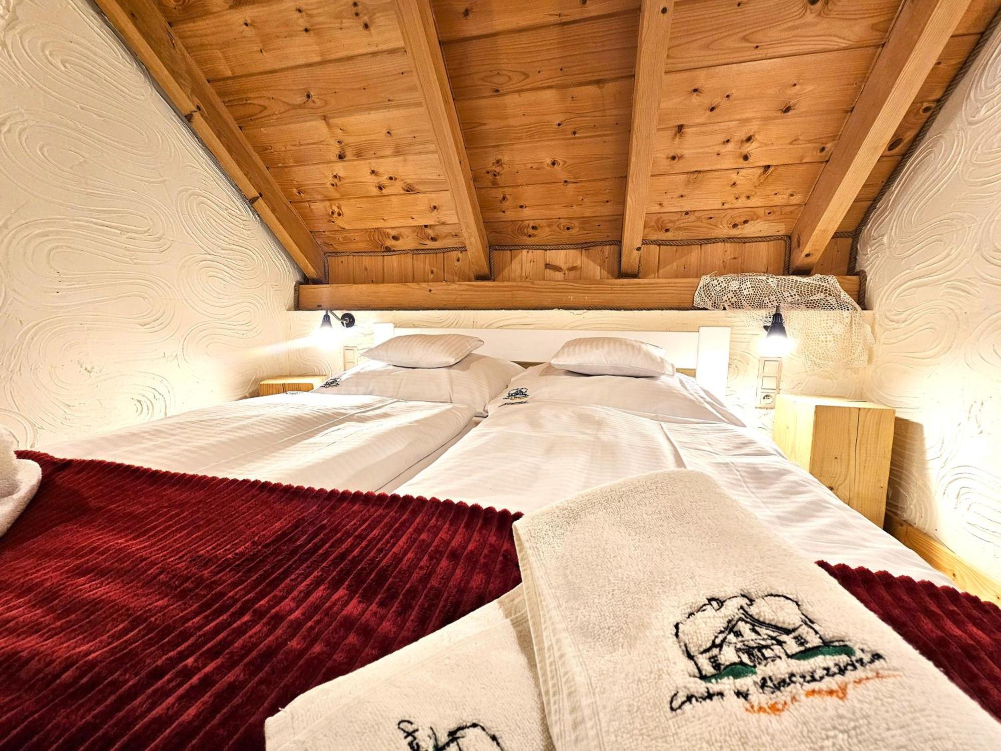 Chata W Bieszczadzie Apartamenty I Domki Z Basenem Bieszczady Polanczyk Exterior photo
